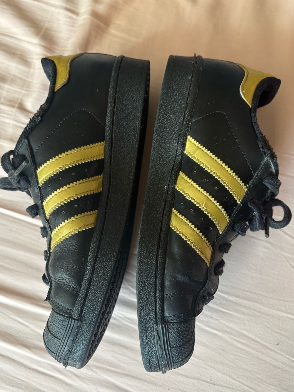 Adidas Originals Superstar Black Gold Shoes Youth Size 6 (Fits Women's 7.5 - 8) - Picture 9 of 12